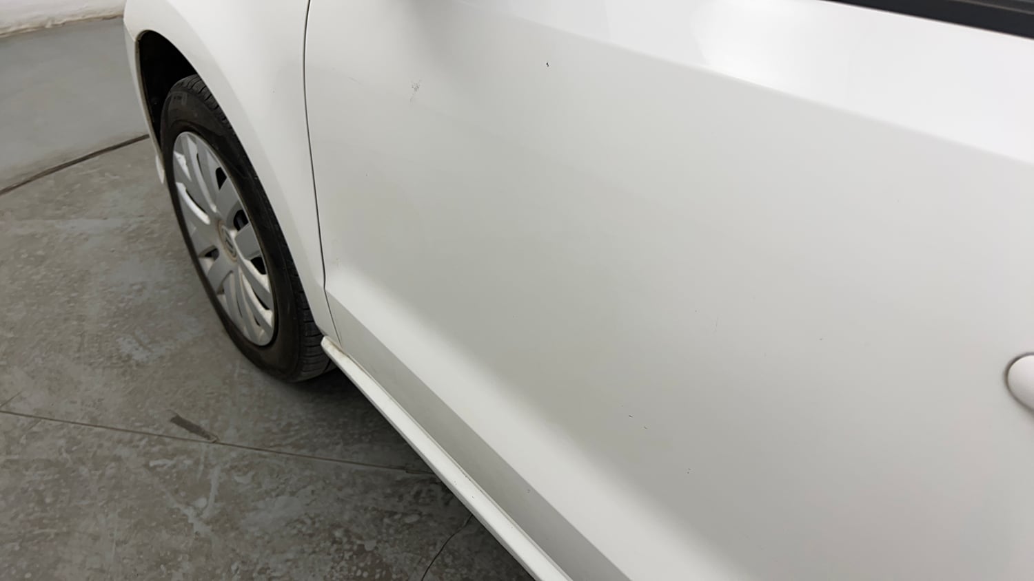 Used 2016 Volkswagen Ameo Comfortline 1.2L (P) Petrol Manual dents MINOR SCRATCH