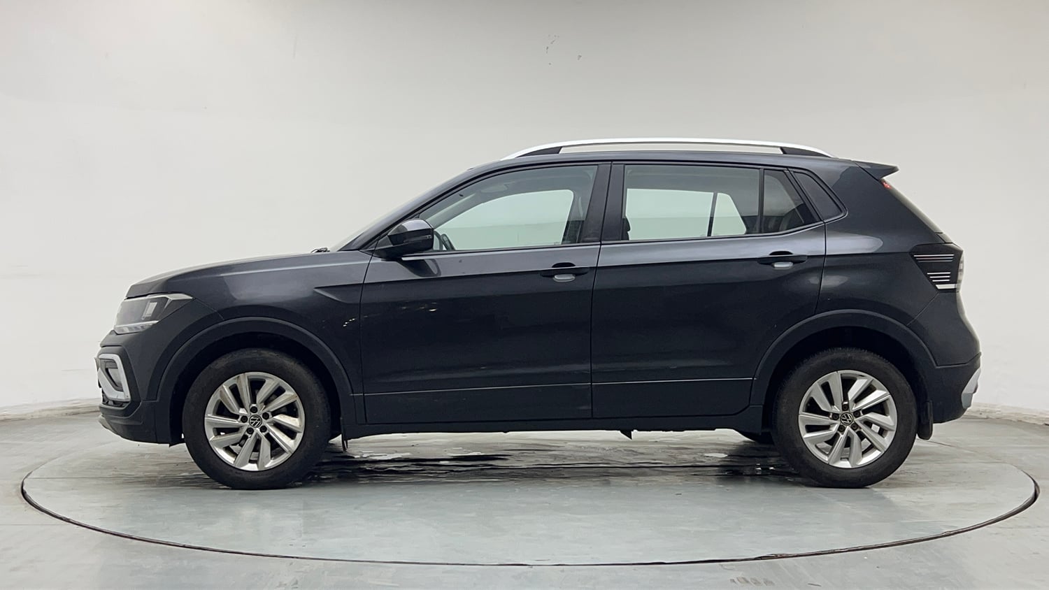 Used 2022 Volkswagen Taigun Highline 1.0 TSI AT Petrol Automatic exterior LEFT SIDE VIEW