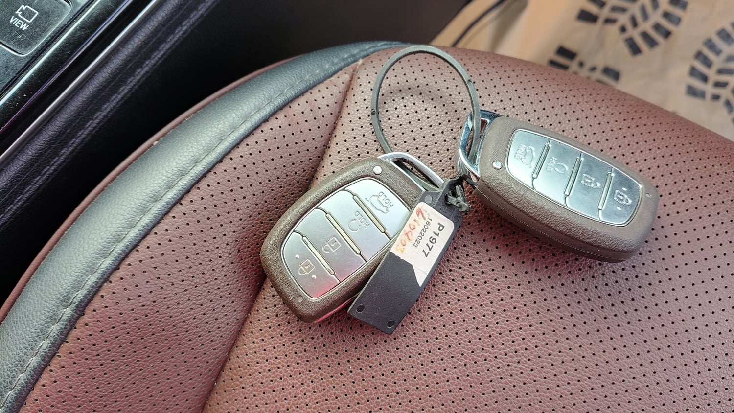 Used 2022 Hyundai Alcazar Signature (O) 6 STR 1.5 Diesel AT Diesel Automatic extra CAR KEY VIEW