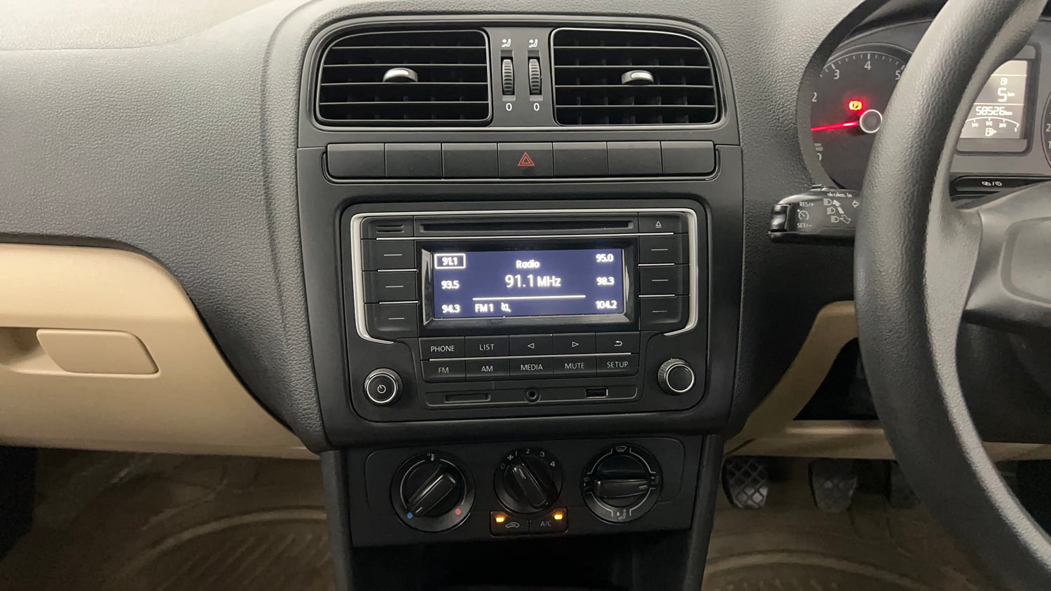 Used 2016 Volkswagen Ameo Comfortline 1.2L (P) Petrol Manual interior MUSIC SYSTEM & AC CONTROL VIEW