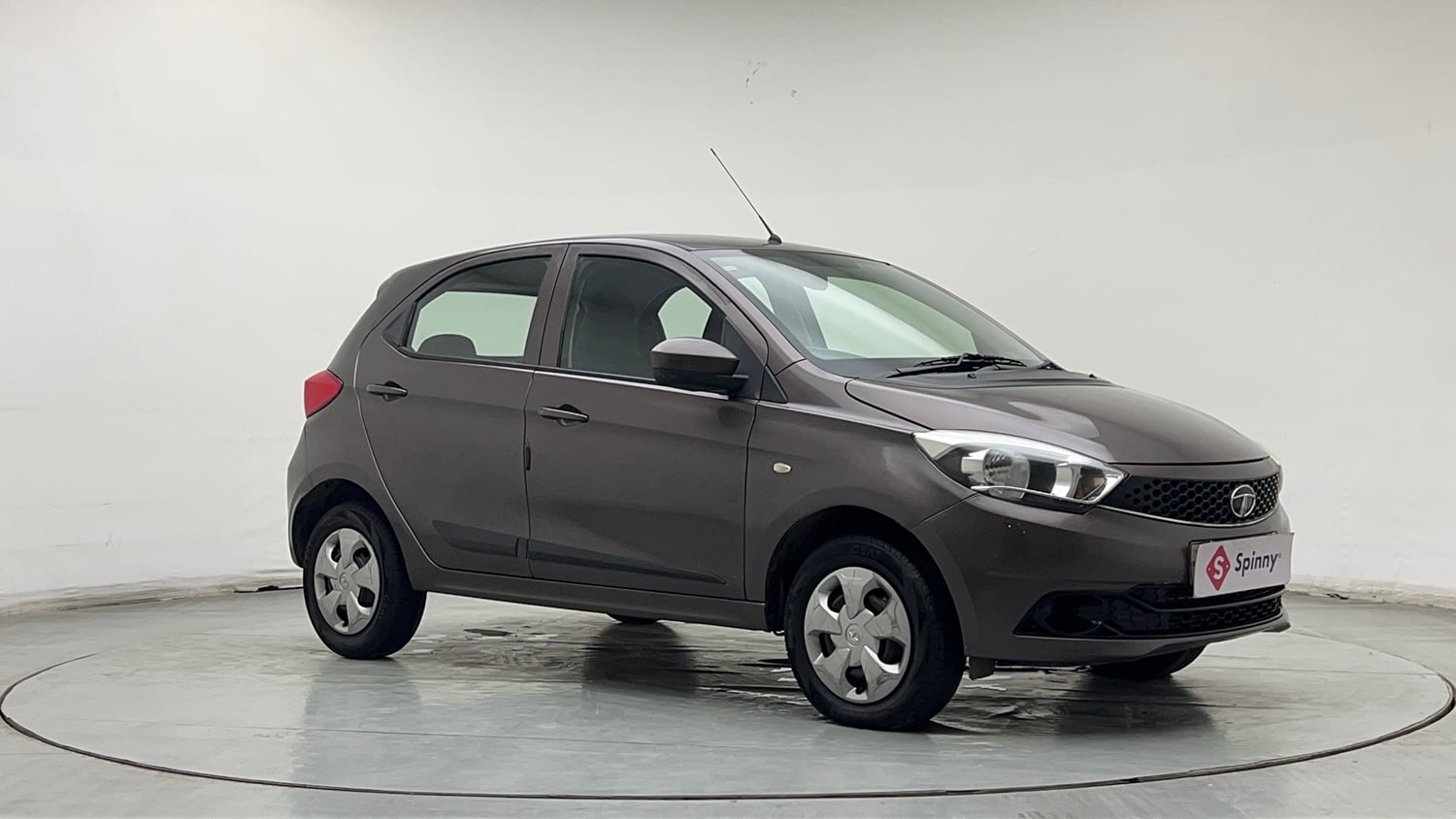 Used 2019 Tata Tiago Revotron XT Petrol Manual exterior RIGHT FRONT CORNER VIEW
