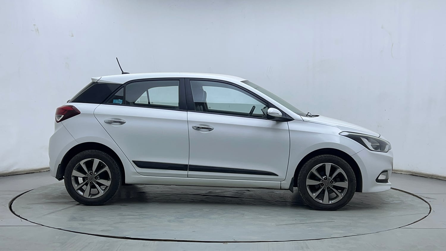 Used 2016 Hyundai Elite i20 Asta 1.4 CRDI Diesel Manual exterior RIGHT SIDE VIEW
