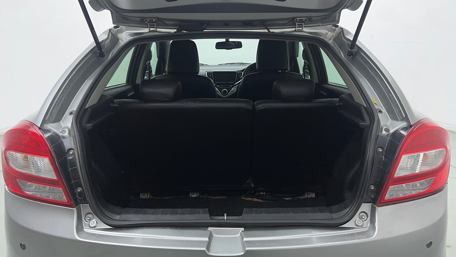 Used 2018 Maruti Suzuki Baleno Alpha 1.2 Petrol Manual interior DICKY INSIDE VIEW