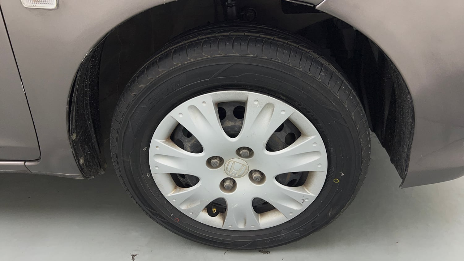 Used 2014 Honda Amaze 1.2 S i-VTEC Petrol Manual tyres RIGHT FRONT TYRE RIM VIEW