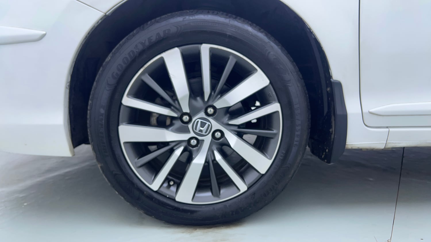 Used 2021 Honda City ZX Petrol Petrol Manual tyres LEFT FRONT TYRE RIM VIEW