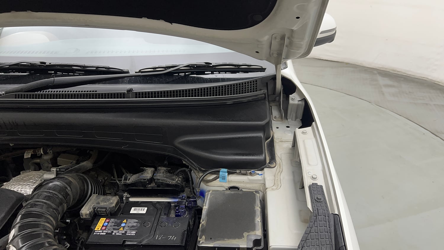 Used 2024 Hyundai Alcazar Platinum (O) 7 Seater 1.5 Diesel AT Diesel Automatic engine ENGINE LEFT SIDE HINGE & APRON VIEW