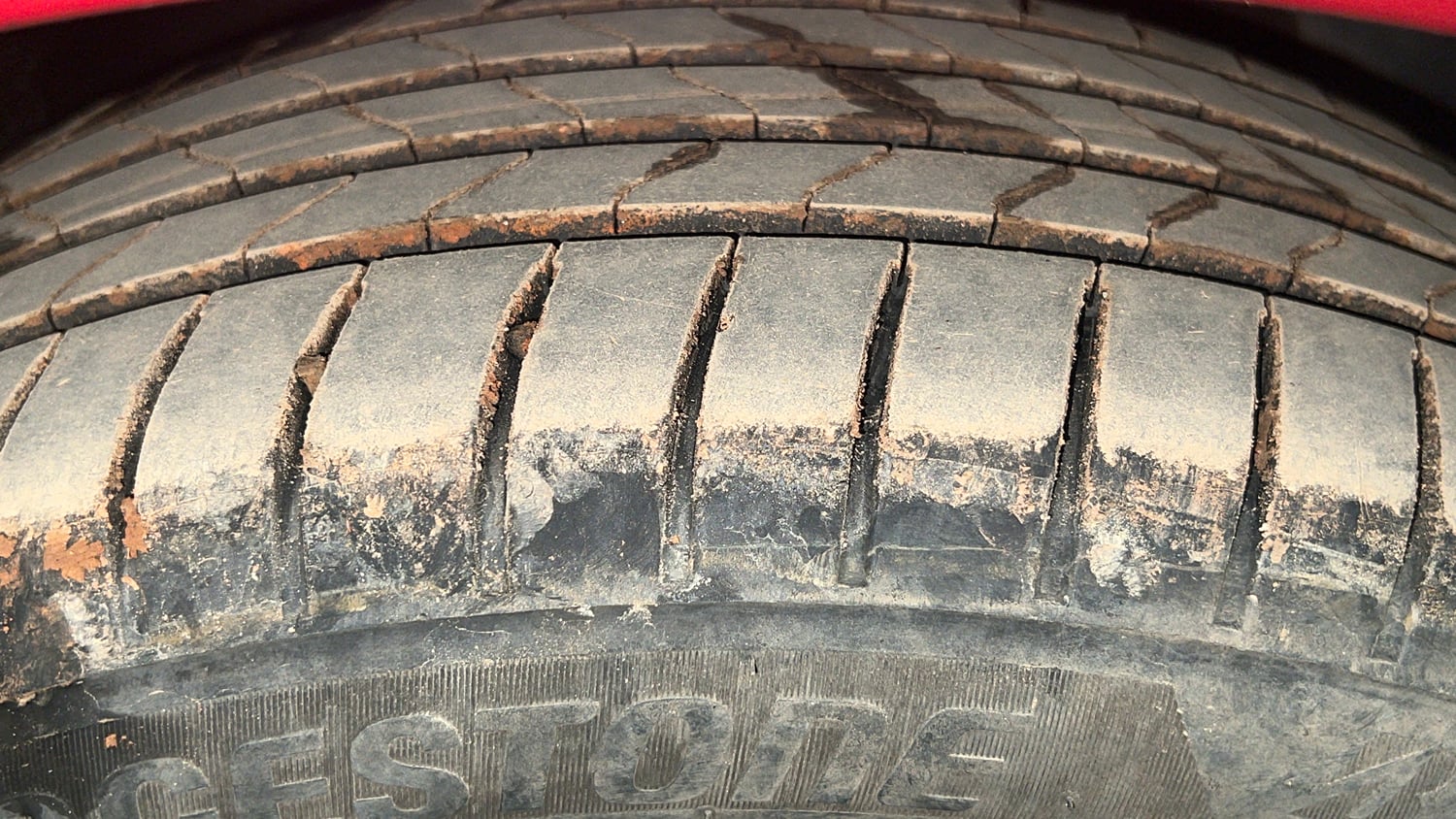 Used 2020 Hyundai New i20 Asta (O) 1.0 Turbo DCT Petrol Automatic tyres RIGHT FRONT TYRE TREAD VIEW