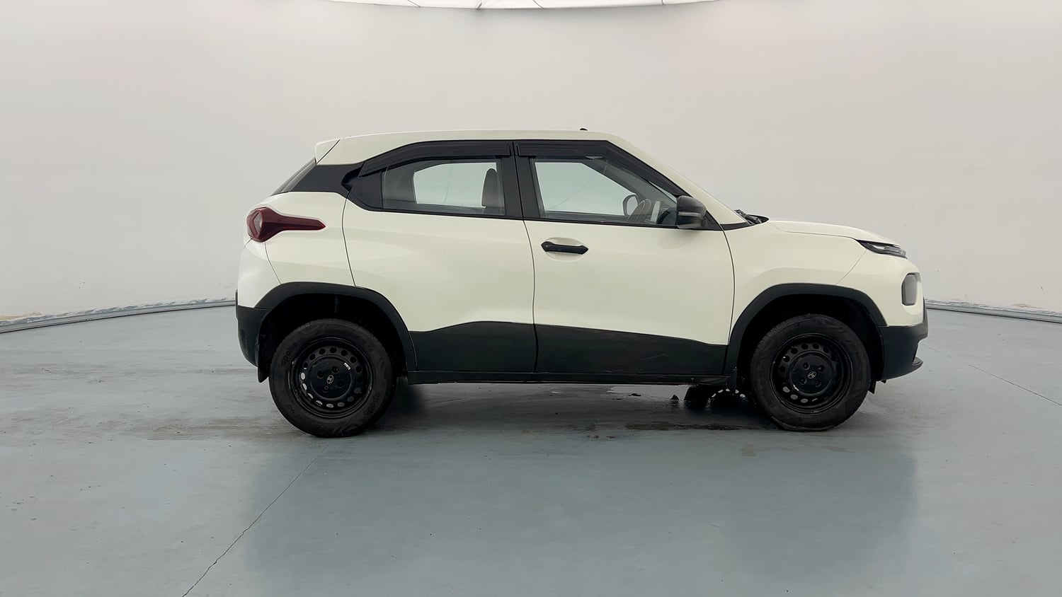 Used 2023 Tata Punch Pure MT Petrol Manual exterior RIGHT SIDE VIEW
