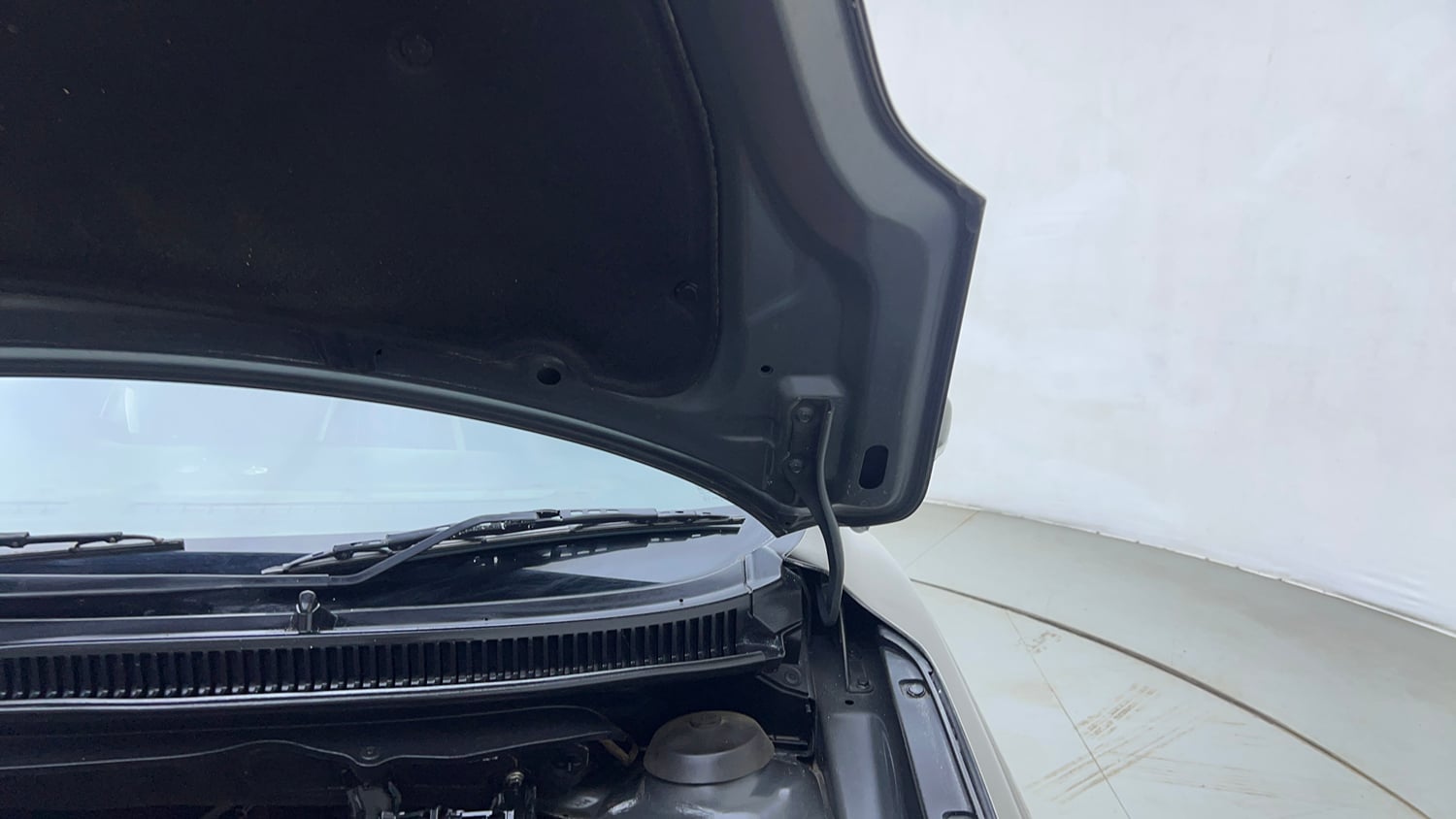 Used 2019 Maruti Suzuki Baleno Delta Petrol Manual engine ENGINE LEFT SIDE HINGE & APRON VIEW