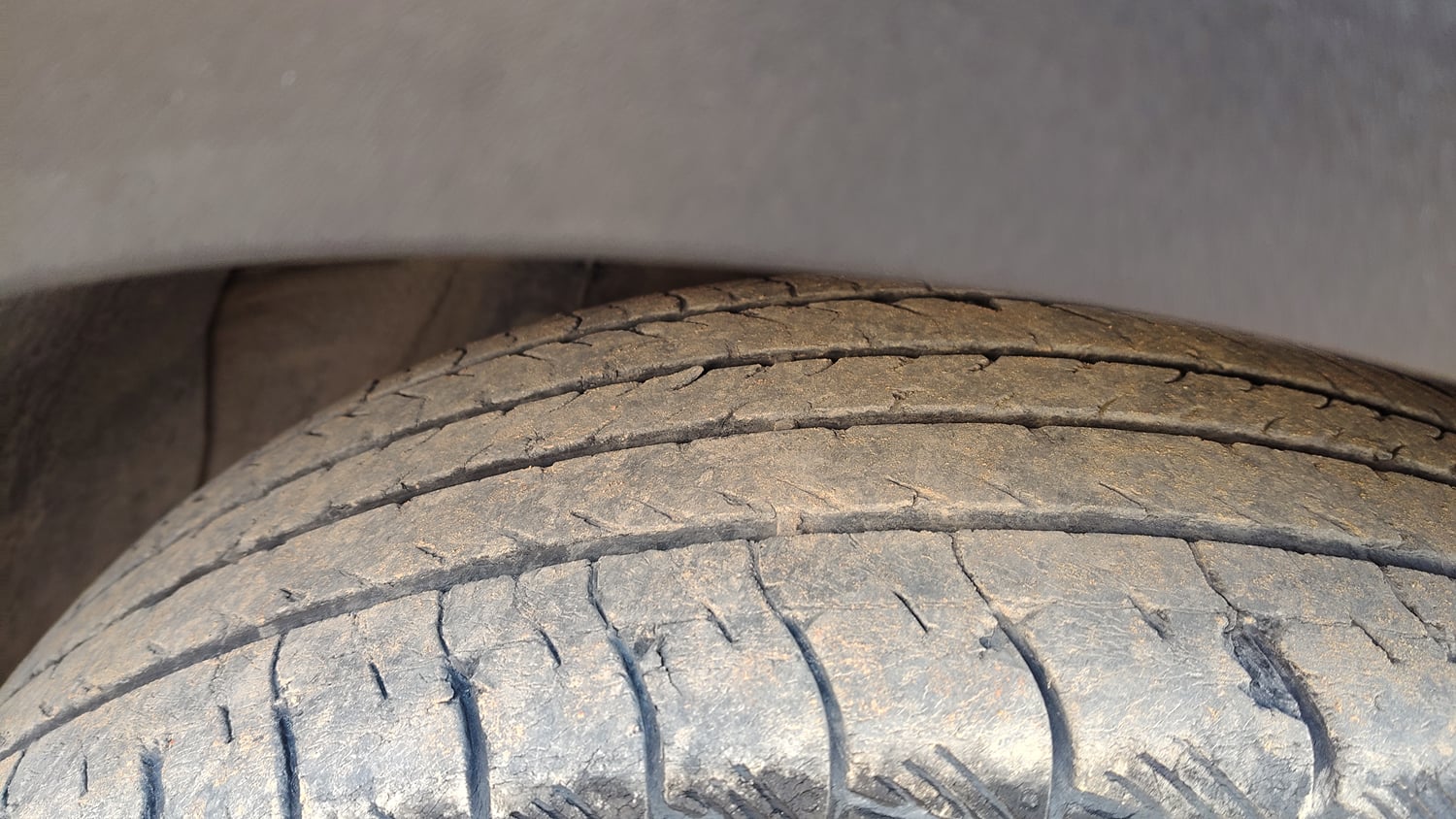 Used 2022 Hyundai Alcazar Signature (O) 6 STR 1.5 Diesel AT Diesel Automatic tyres RIGHT FRONT TYRE TREAD VIEW