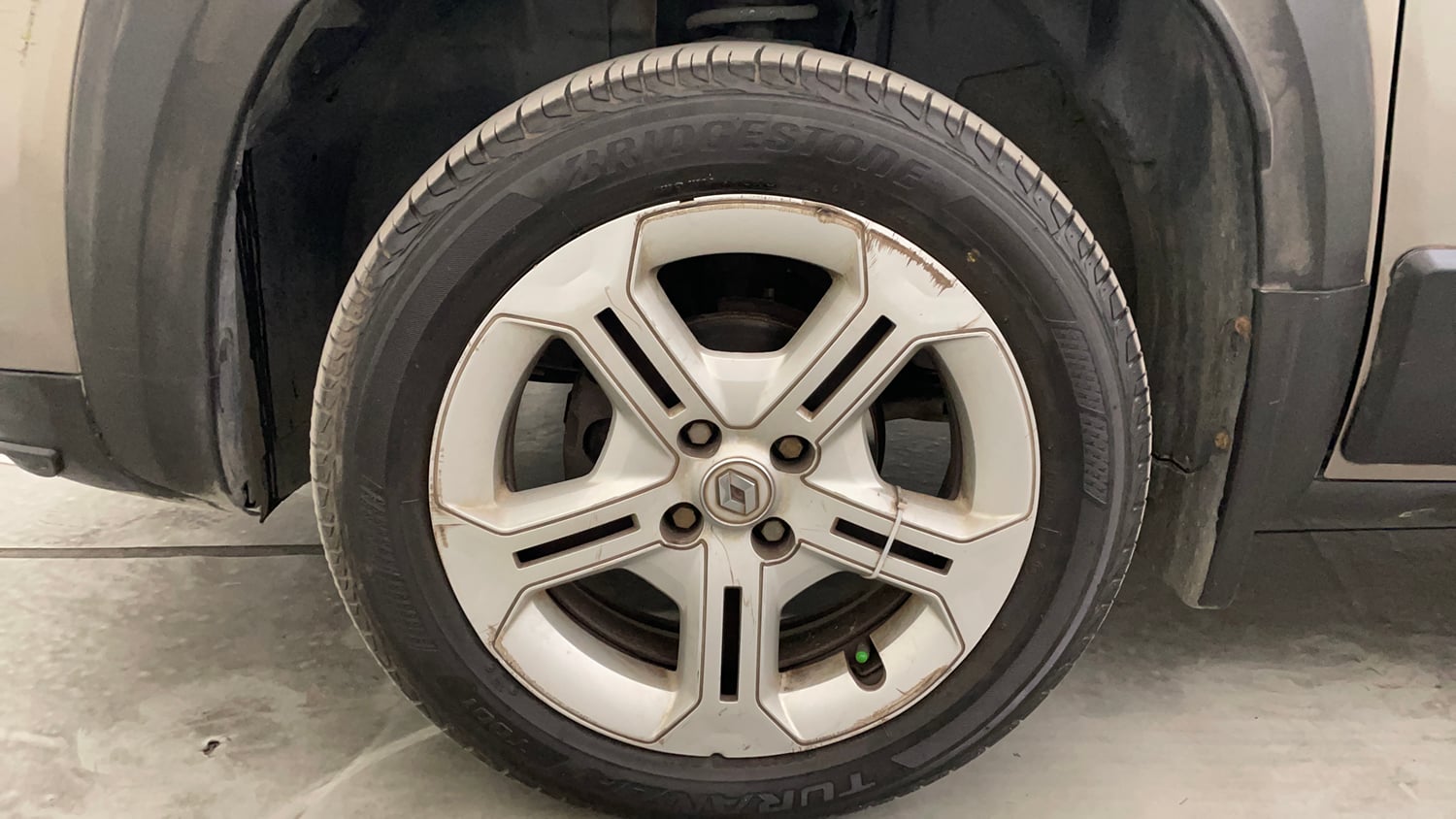 Used 2021 Renault Kiger RXT 1.0 Turbo MT Petrol Manual tyres LEFT FRONT TYRE RIM VIEW