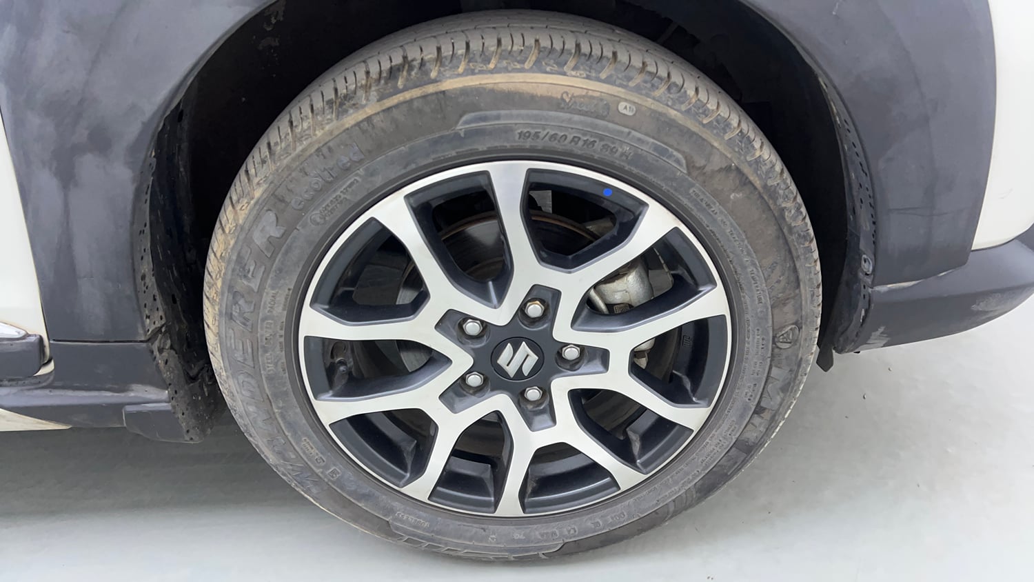 Used 2023 Maruti Suzuki XL6 Zeta AT Petrol Petrol Automatic tyres RIGHT FRONT TYRE RIM VIEW