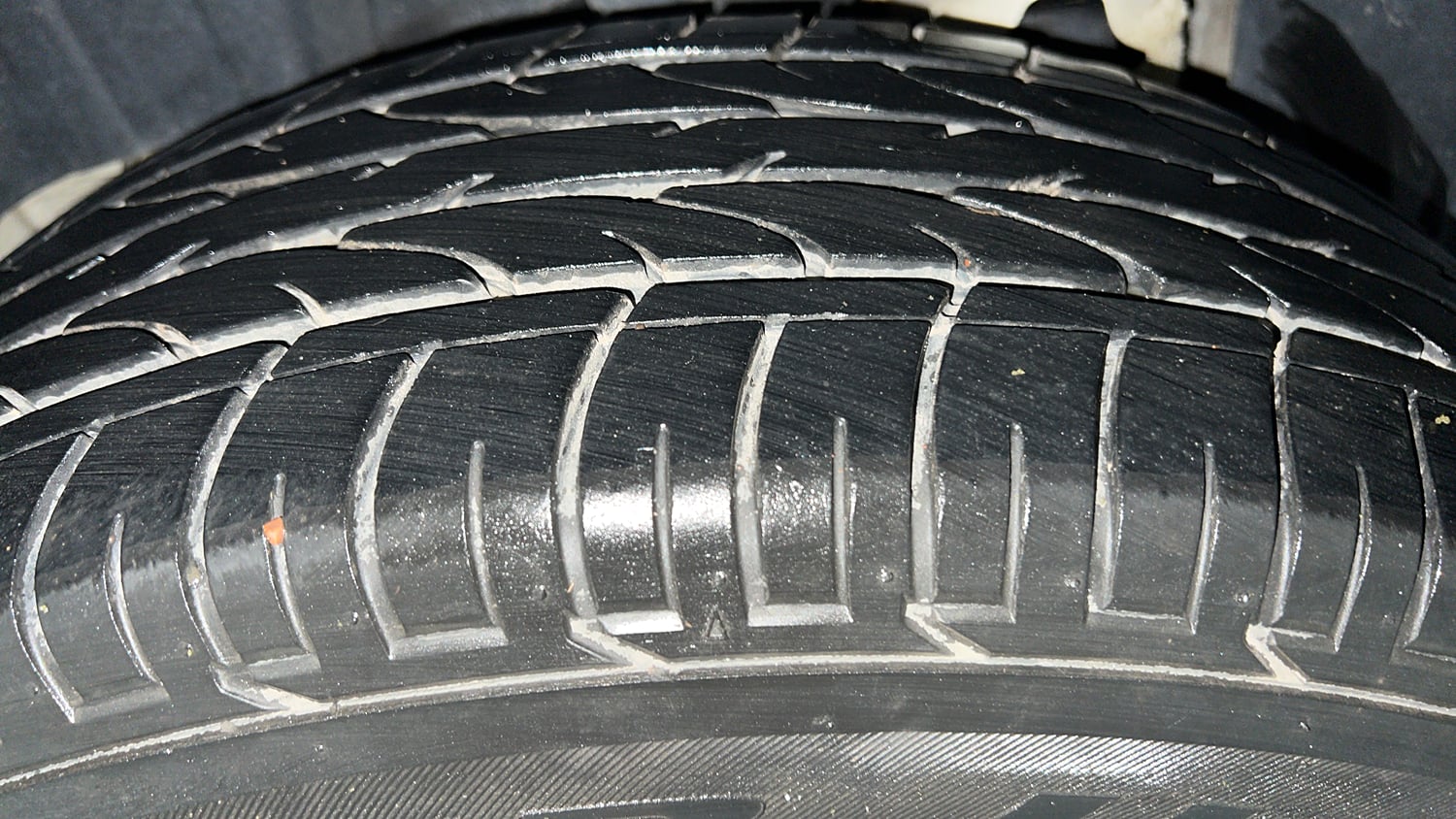 Used 2021 Mahindra XUV 300 W6 1.2 Petrol Petrol Manual tyres RIGHT REAR TYRE TREAD VIEW