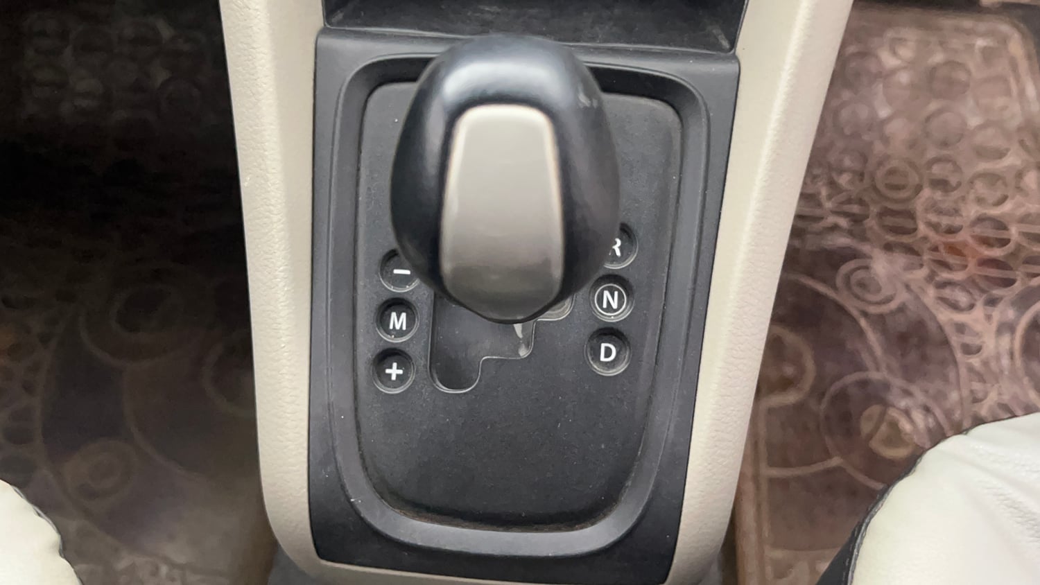 Used 2015 Maruti Suzuki Celerio ZXi AMT Petrol Automatic interior GEAR  KNOB VIEW