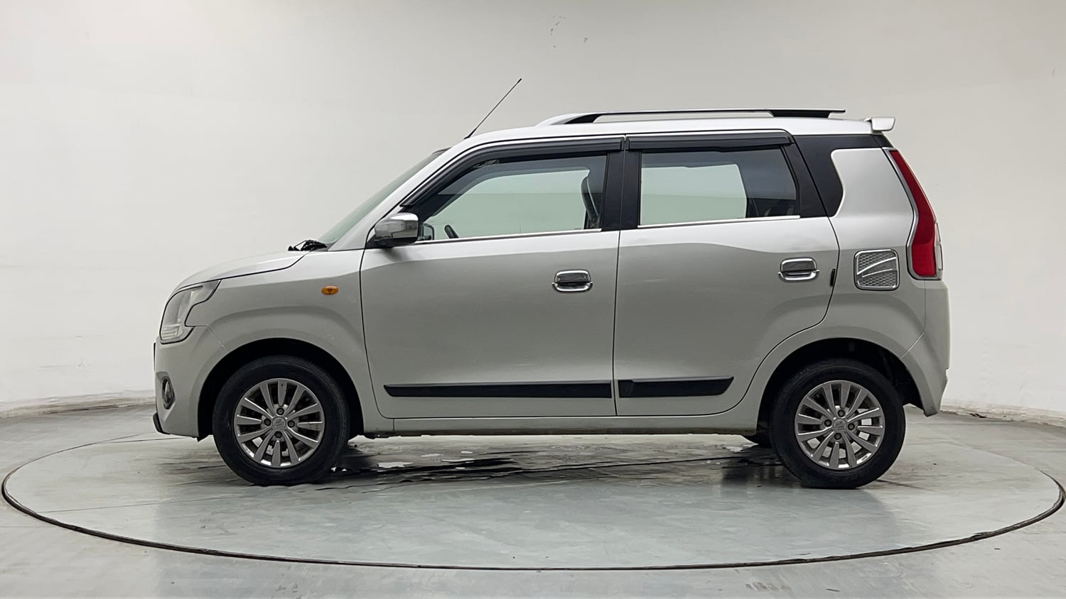 Used 2019 Maruti Suzuki Wagon R VXi 1.2 Petrol Manual exterior LEFT SIDE VIEW