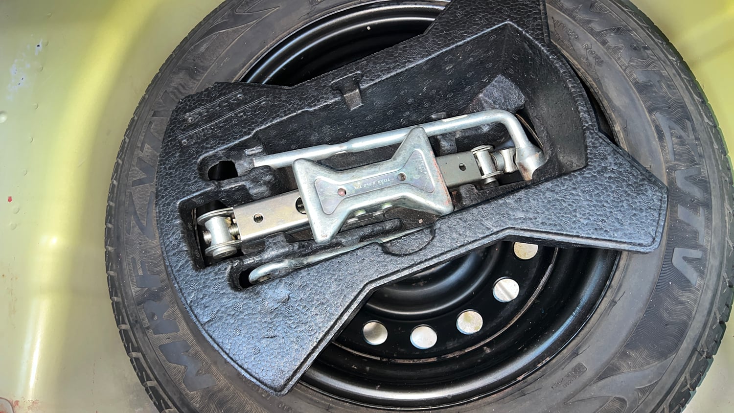 Used 2014 Maruti Suzuki Celerio VXi AMT Petrol Automatic tyres SPARE TYRE VIEW