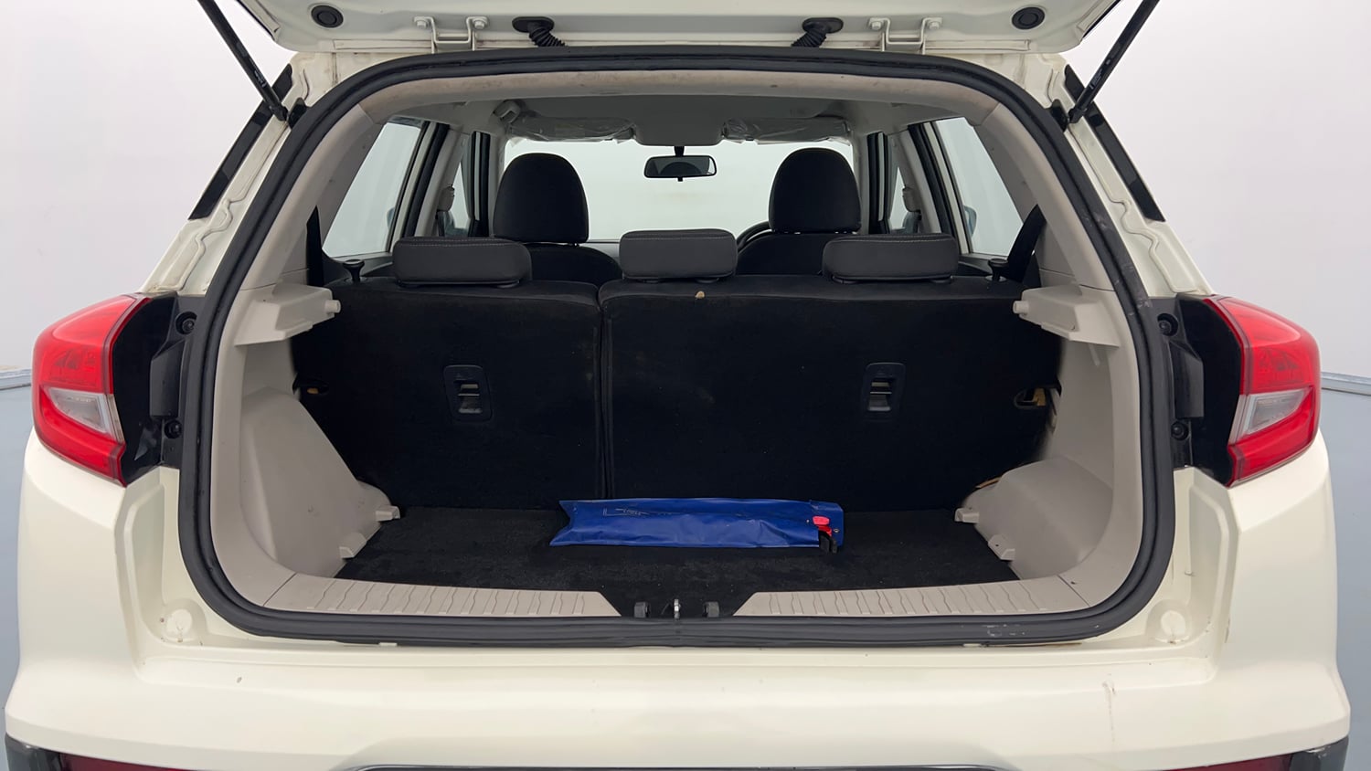 Used 2021 Mahindra XUV 300 W6 1.2 Petrol Petrol Manual interior DICKY INSIDE VIEW