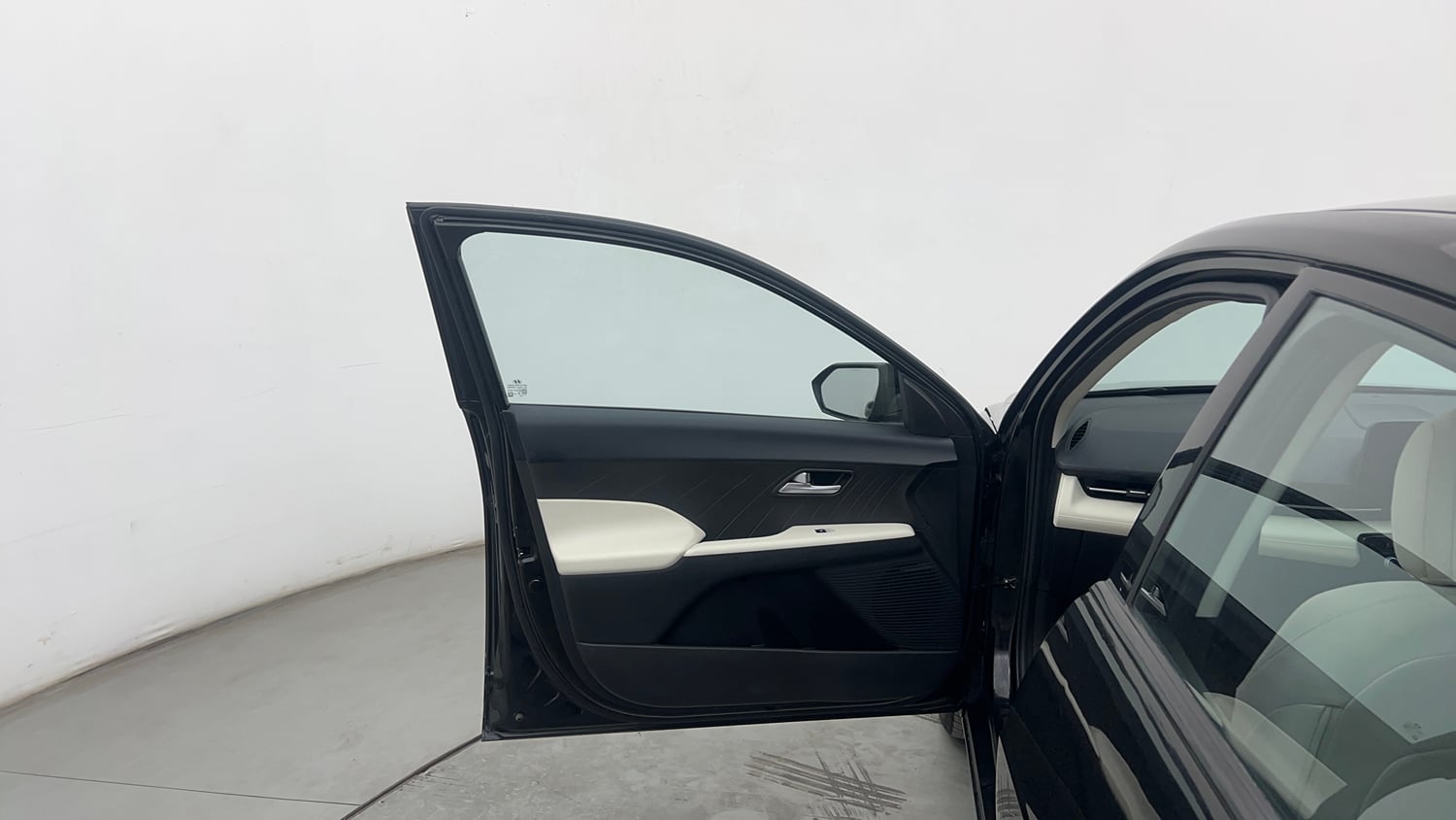 Used 2023 Hyundai Verna S 1.5 Petrol MT Petrol Manual interior LEFT FRONT DOOR OPEN VIEW