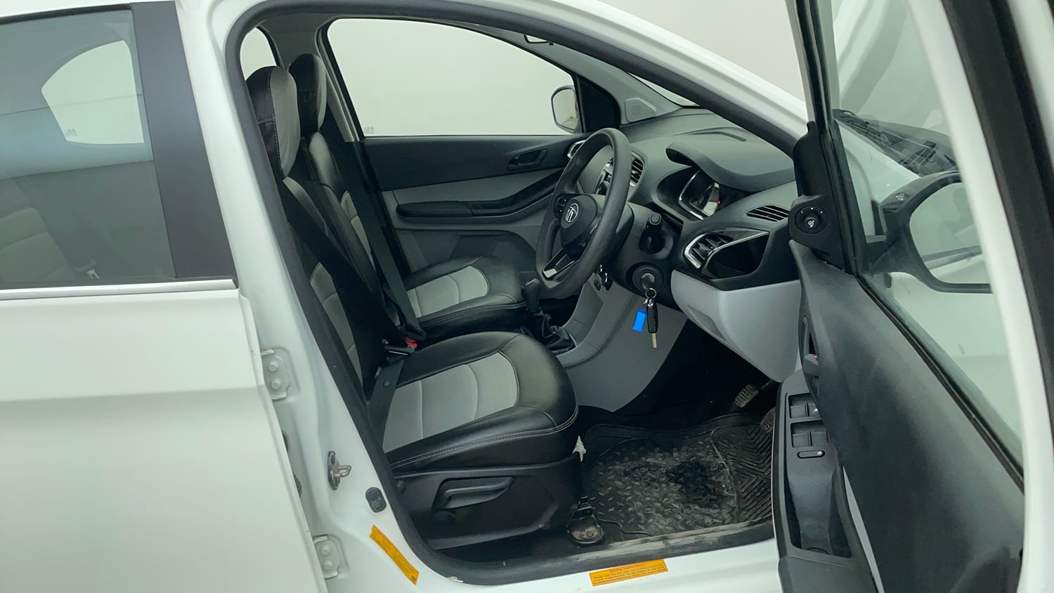 Used 2023 Tata Tiago XT CNG Cng Manual interior RIGHT SIDE FRONT DOOR CABIN VIEW