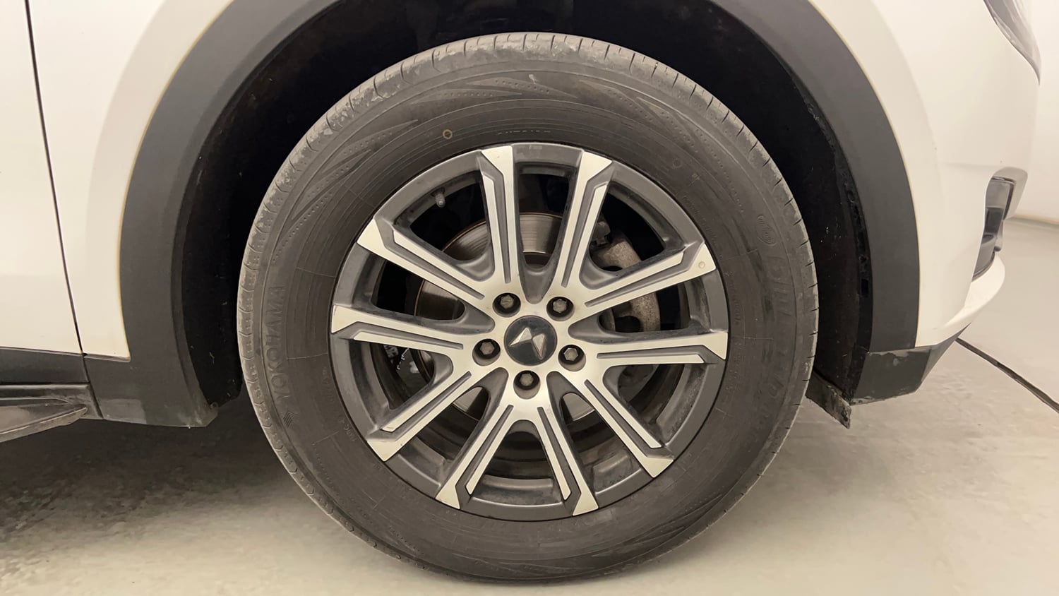 Used 2024 Mahindra XUV700 AX7 Diesel MT 7 STR Diesel Manual tyres RIGHT FRONT TYRE RIM VIEW