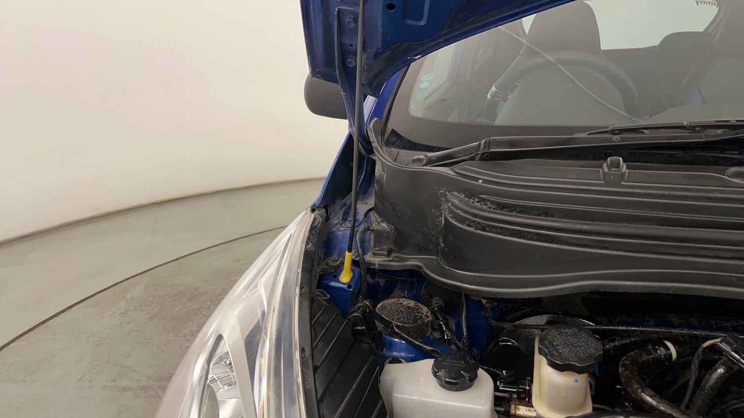 Used 2017 Hyundai Eon Era + AirBag Petrol Manual engine ENGINE RIGHT SIDE HINGE & APRON VIEW