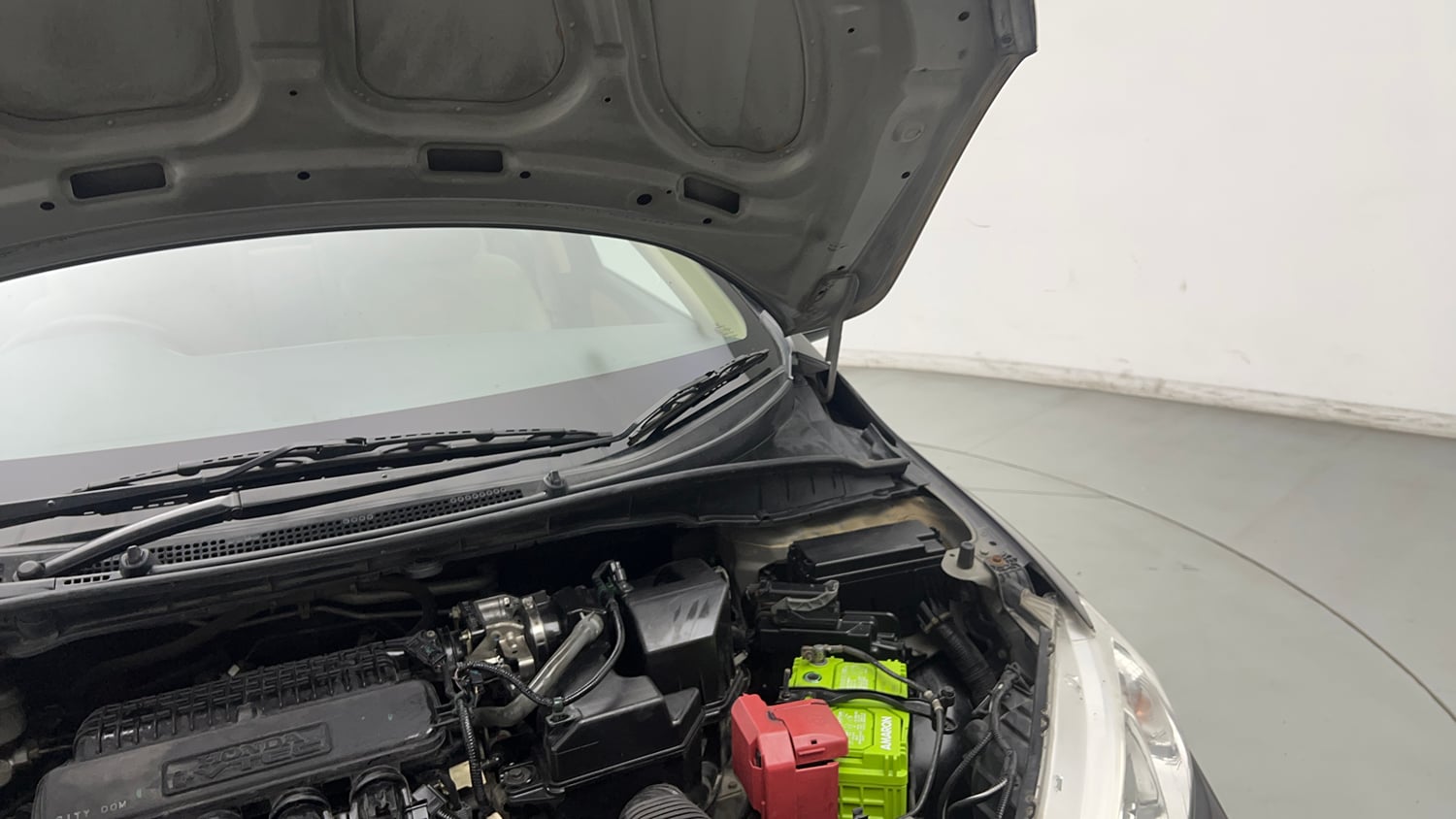 Used 2015 Honda City VX Petrol Manual engine ENGINE LEFT SIDE HINGE & APRON VIEW