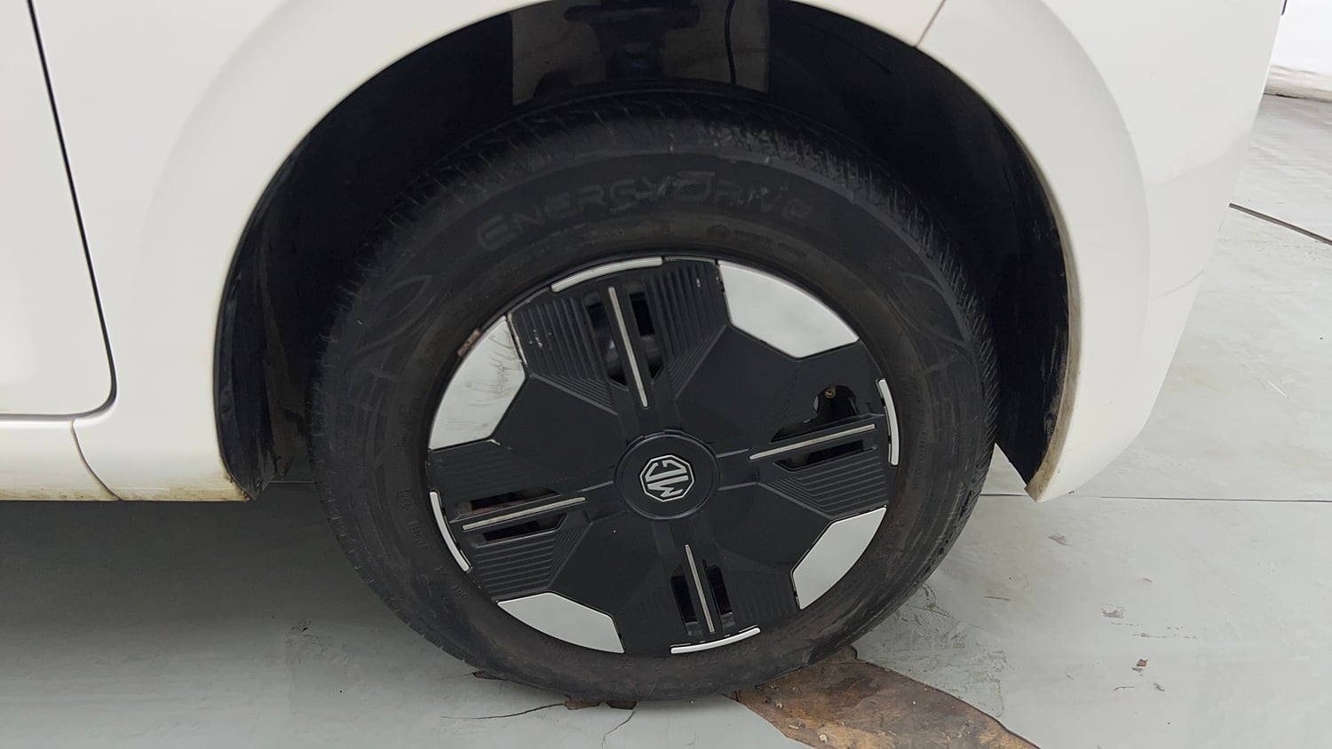 Used 2024 MG Motors Comet EV Excite Electric Automatic tyres RIGHT FRONT TYRE RIM VIEW