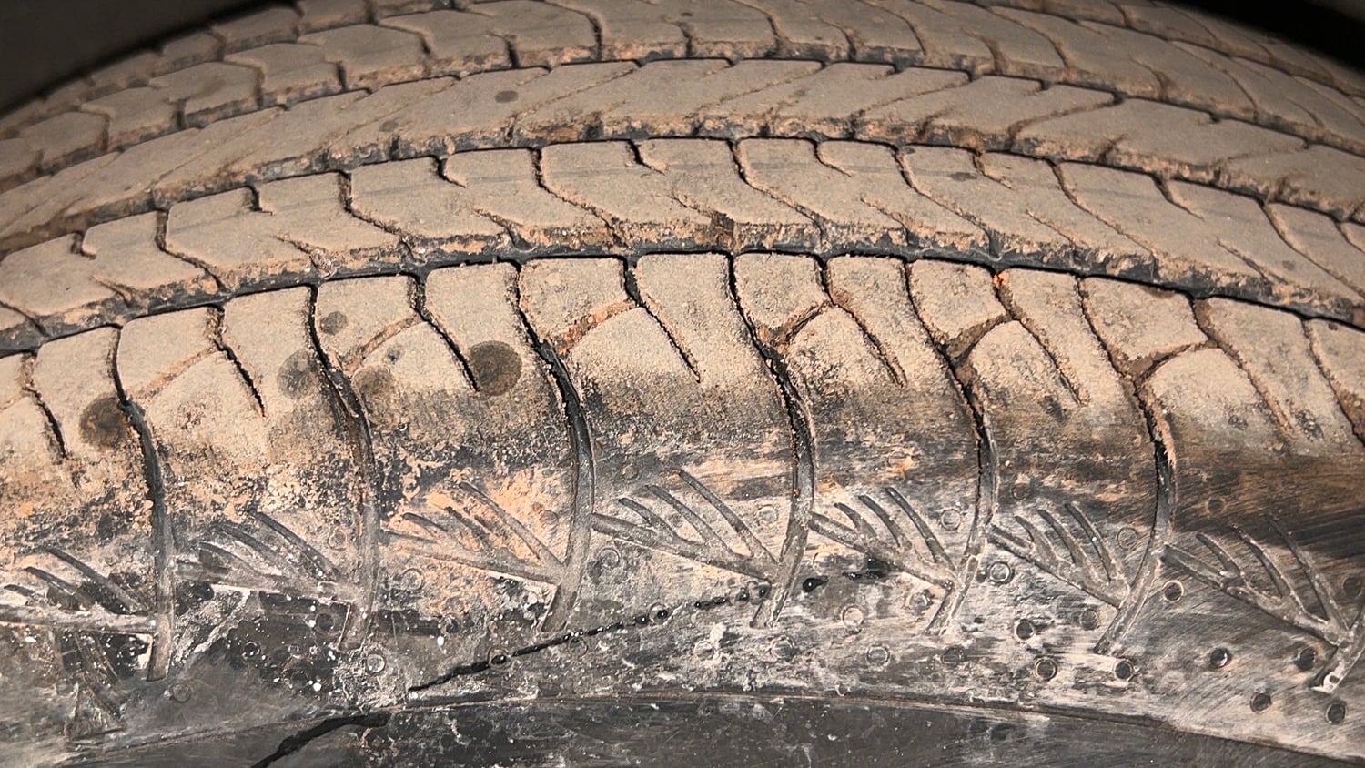 Used 2022 Hyundai Venue SX 1.2 Petrol Petrol Manual tyres LEFT FRONT TYRE TREAD VIEW