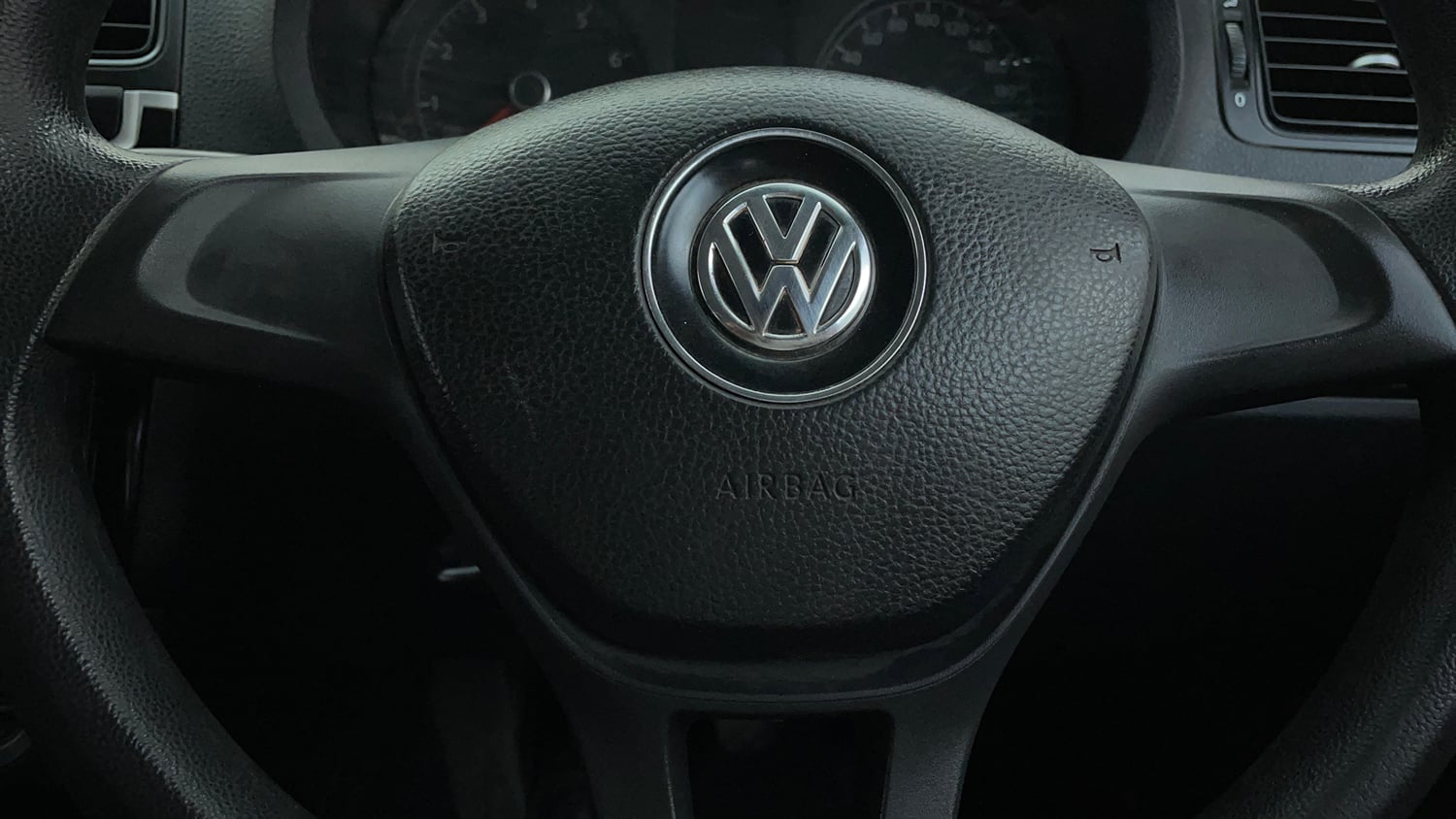 Used 2014 Volkswagen Polo Comfortline 1.2L (P) Petrol Manual top_features Airbags