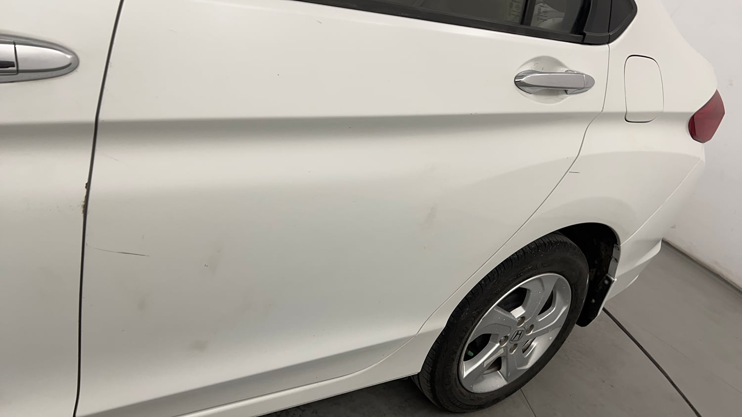 Used 2015 Honda City VX CVT Petrol Automatic dents MINOR SCRATCH