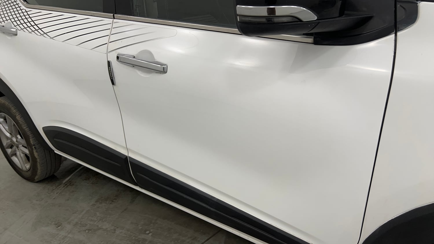Used 2023 Renault Triber RXZ Petrol Manual dents MINOR SCRATCH