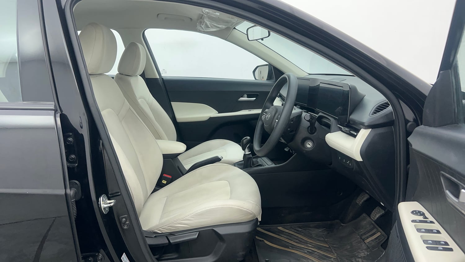 Used 2023 Hyundai Verna S 1.5 Petrol MT Petrol Manual interior RIGHT SIDE FRONT DOOR CABIN VIEW
