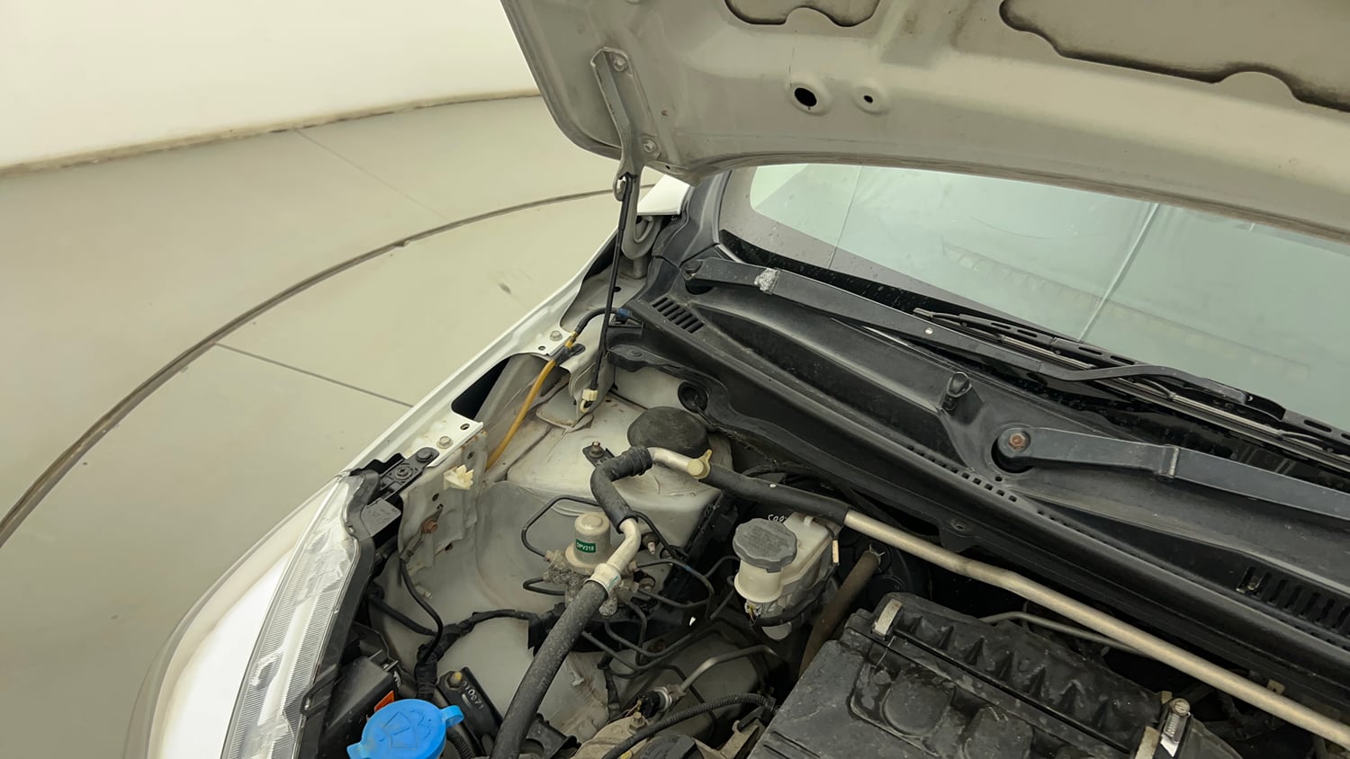 Used 2017 Maruti Suzuki Celerio VXi AMT Petrol Automatic engine ENGINE RIGHT SIDE HINGE & APRON VIEW
