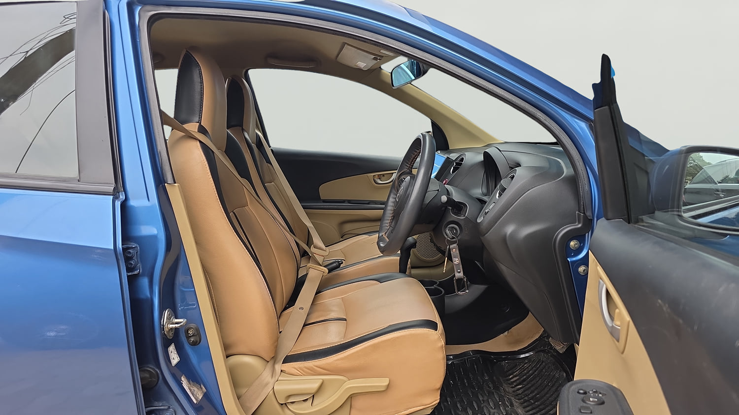 Used 2015 Honda Brio VX AT Petrol Automatic interior RIGHT SIDE FRONT DOOR CABIN VIEW
