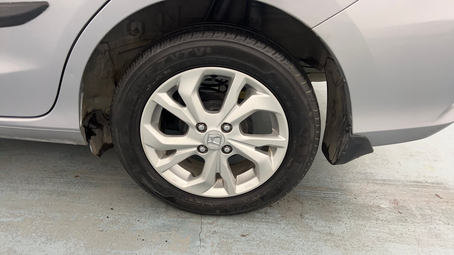 Used 2020 Honda Amaze 1.2 VX MT Petrol Petrol Manual tyres LEFT REAR TYRE RIM VIEW