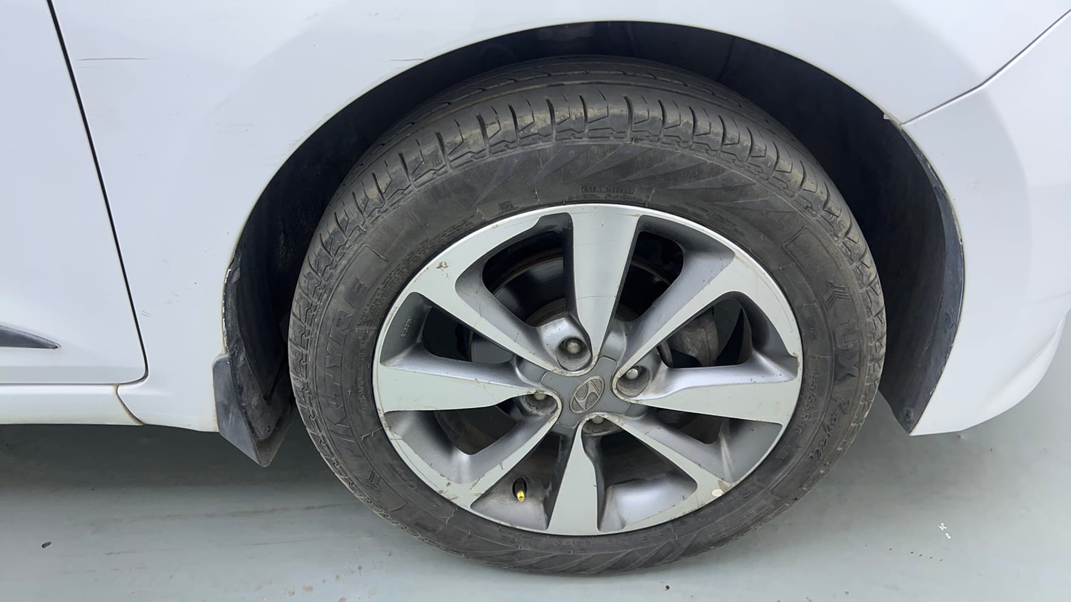 Used 2016 Hyundai Elite i20 Asta 1.4 CRDI Diesel Manual tyres RIGHT FRONT TYRE RIM VIEW