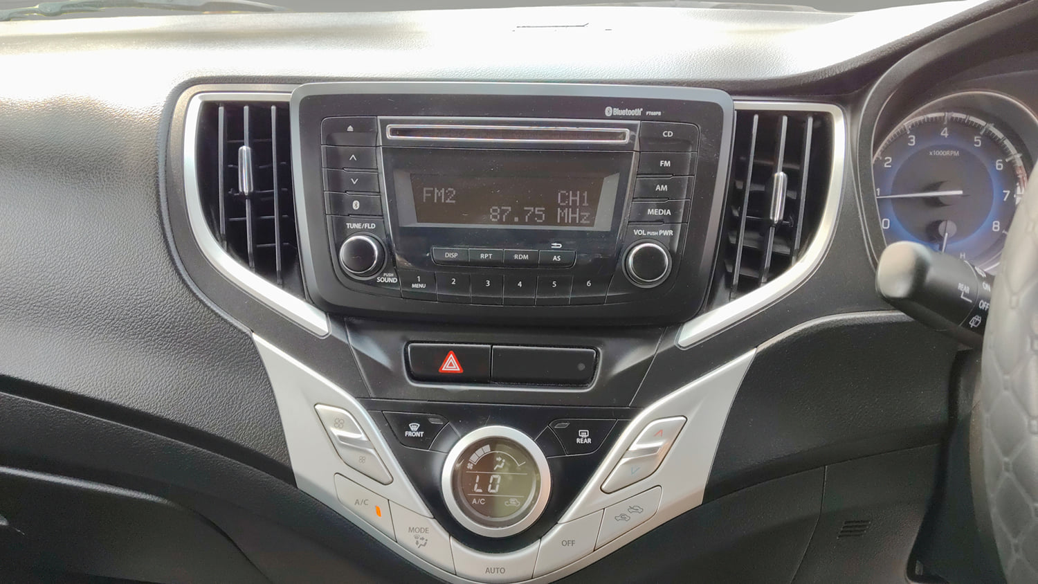 Used 2017 Maruti Suzuki Baleno Delta 1.2 Petrol Manual interior MUSIC SYSTEM & AC CONTROL VIEW