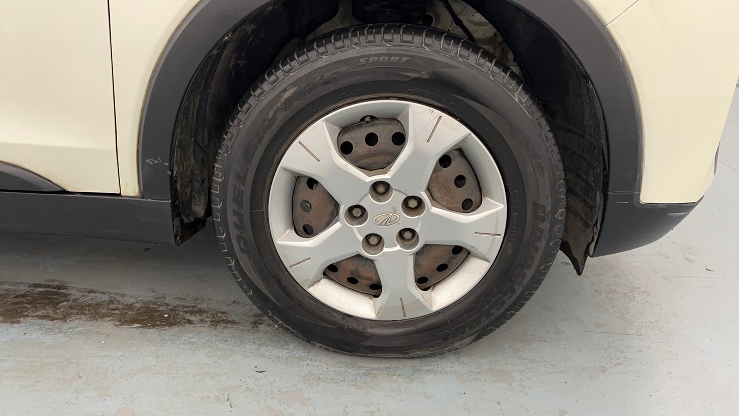 Used 2021 Mahindra XUV 300 W6 1.2 Petrol Petrol Manual tyres RIGHT FRONT TYRE RIM VIEW