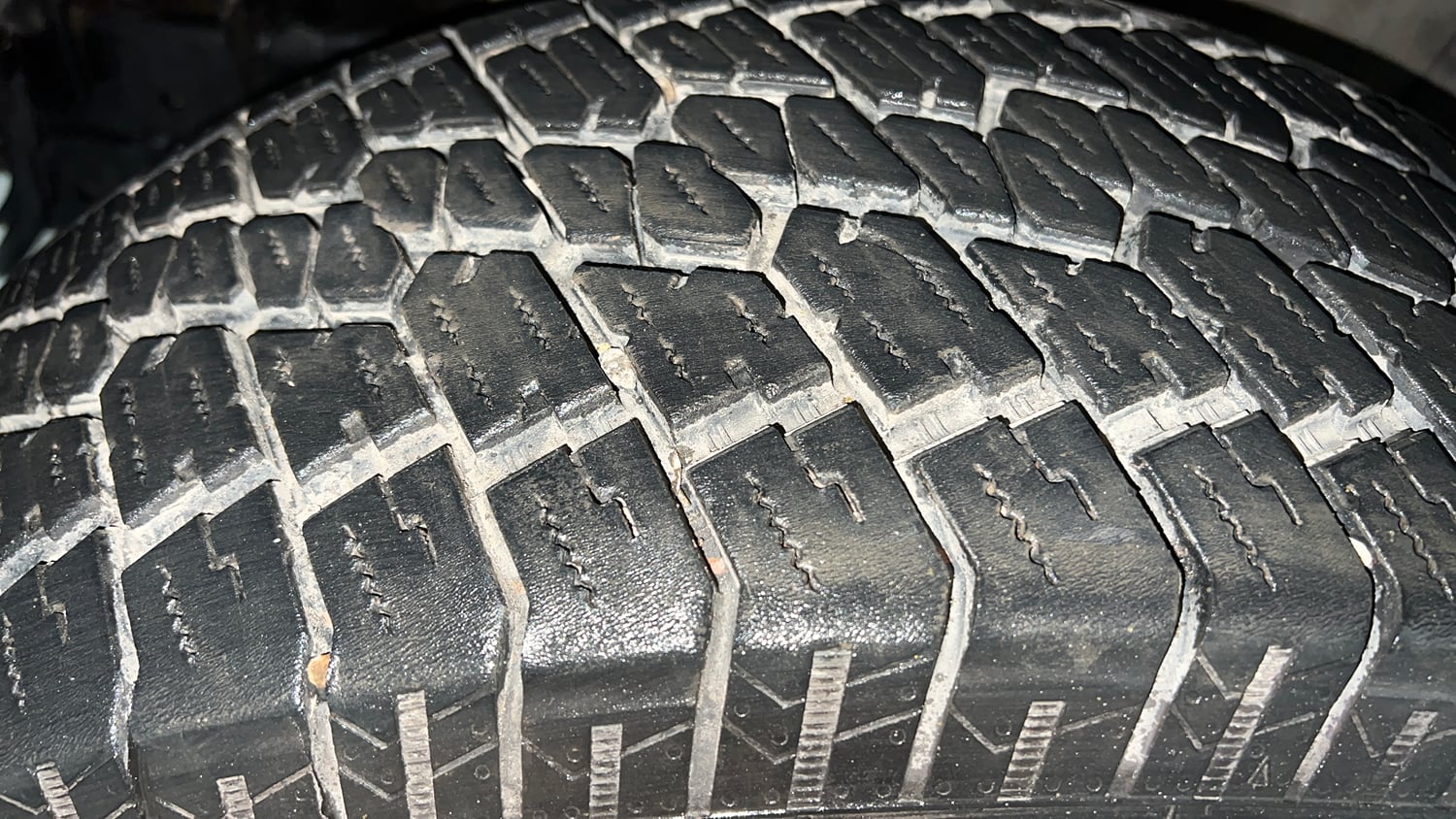 Used 2021 mahindra Thar LX Hard Top Petrol AT 4WD Petrol Automatic tyres LEFT FRONT TYRE TREAD VIEW