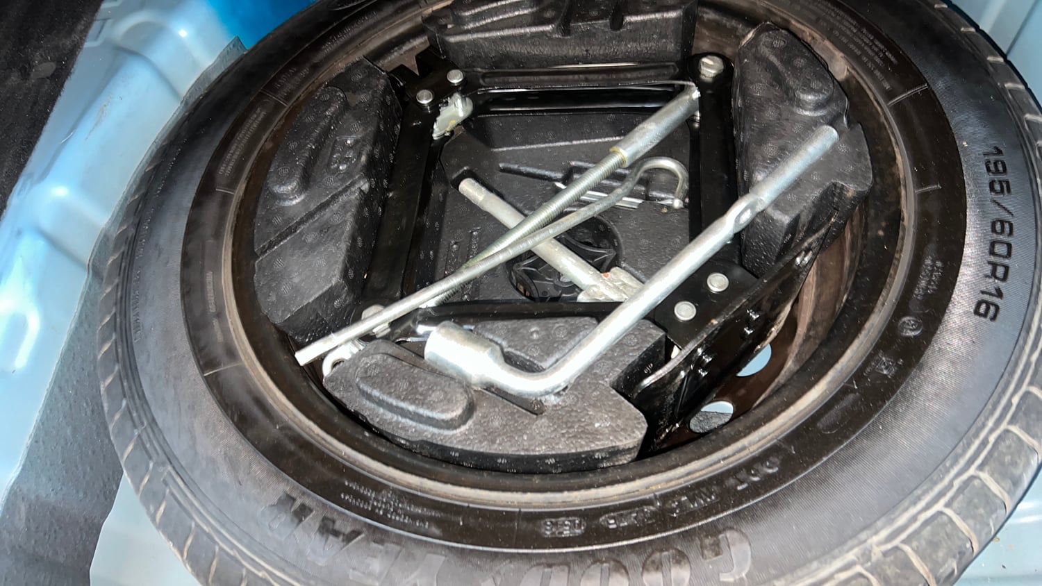 Used 2018 Tata Nexon XM Petrol Manual tyres SPARE TYRE VIEW