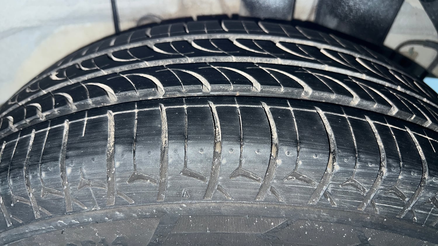 Used 2016 Hyundai Elite i20 Sportz 1.2 Petrol Manual tyres LEFT REAR TYRE TREAD VIEW