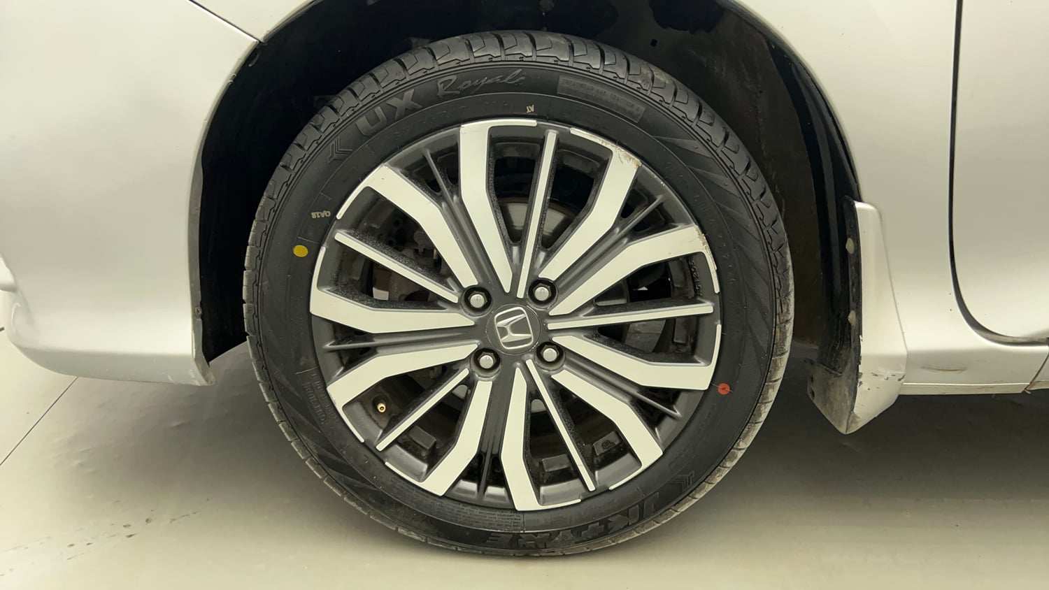 Used 2017 Honda City VX CVT Petrol Petrol Automatic tyres LEFT FRONT TYRE RIM VIEW