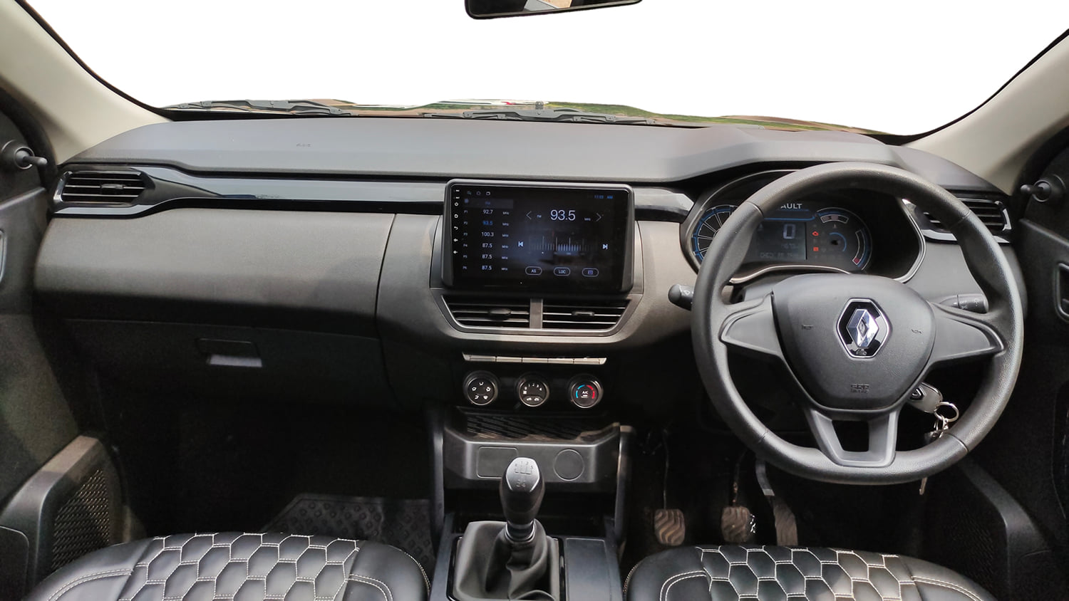Used 2024 Renault Kiger RXE Petrol Manual interior DASHBOARD VIEW