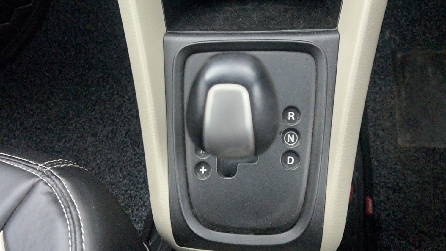 Used 2016 Maruti Suzuki Celerio ZXi AMT Petrol Automatic interior GEAR  KNOB VIEW
