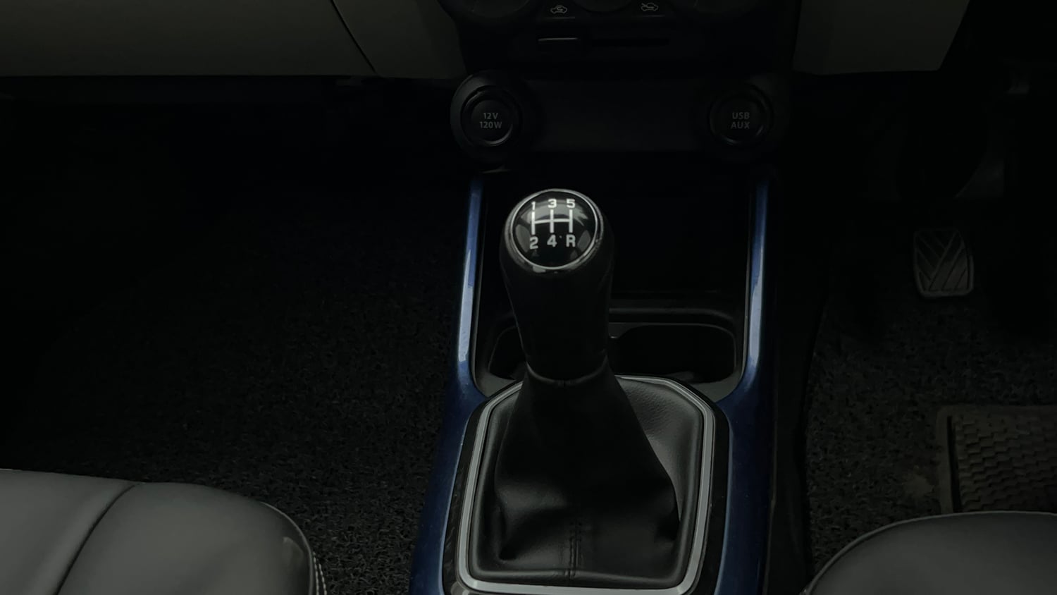 Used 2021 Maruti Suzuki Ignis Zeta 1.2 MT Petrol Manual interior GEAR  KNOB VIEW