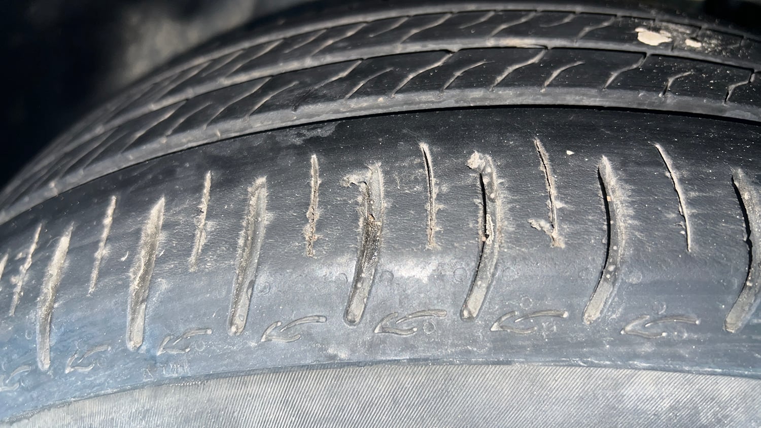 Used 2025 Tata Altroz XZA Petrol Petrol Automatic tyres RIGHT FRONT TYRE TREAD VIEW