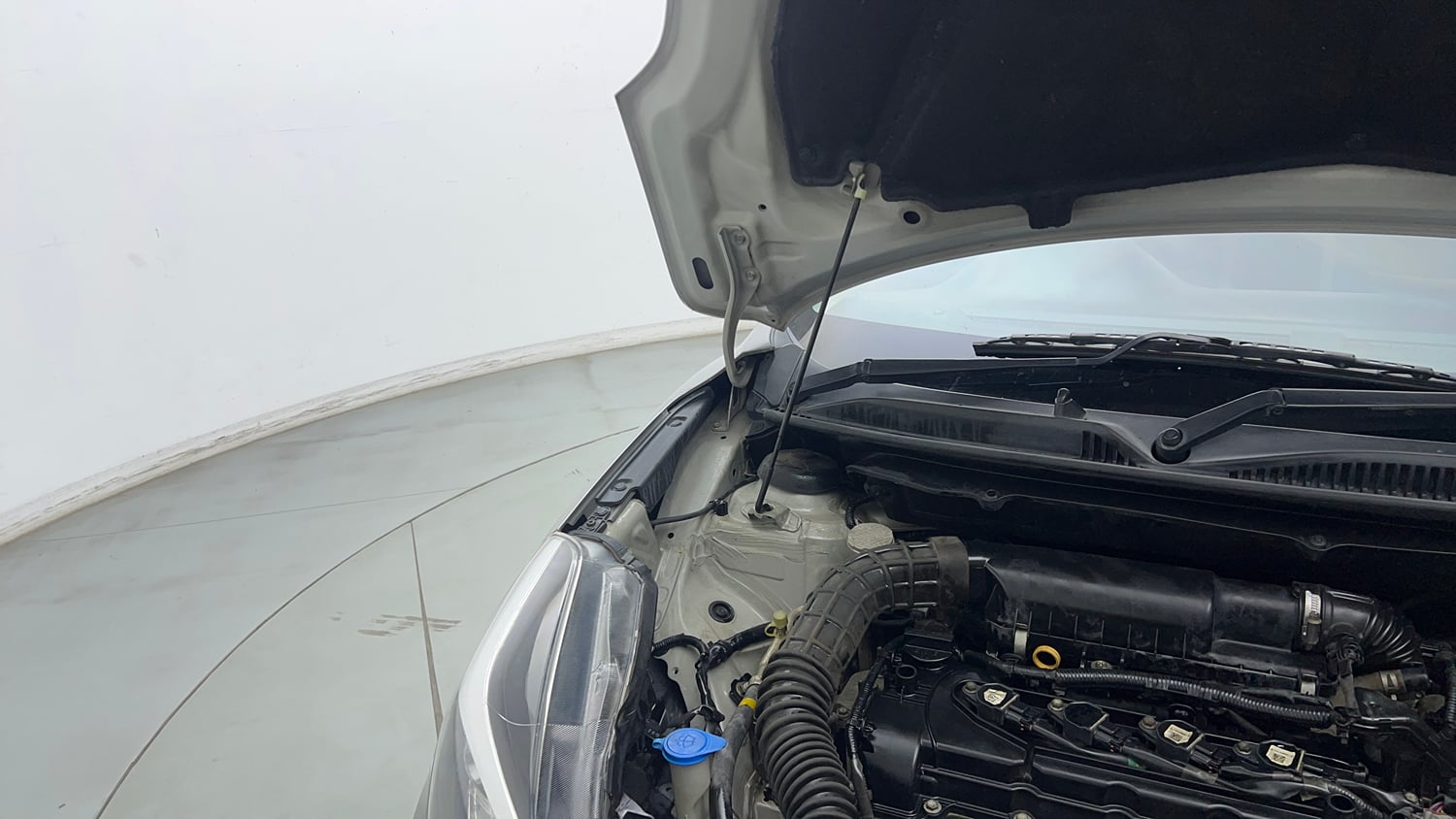 Used 2018 Maruti Suzuki Baleno Alpha 1.2 Petrol Manual engine ENGINE RIGHT SIDE HINGE & APRON VIEW