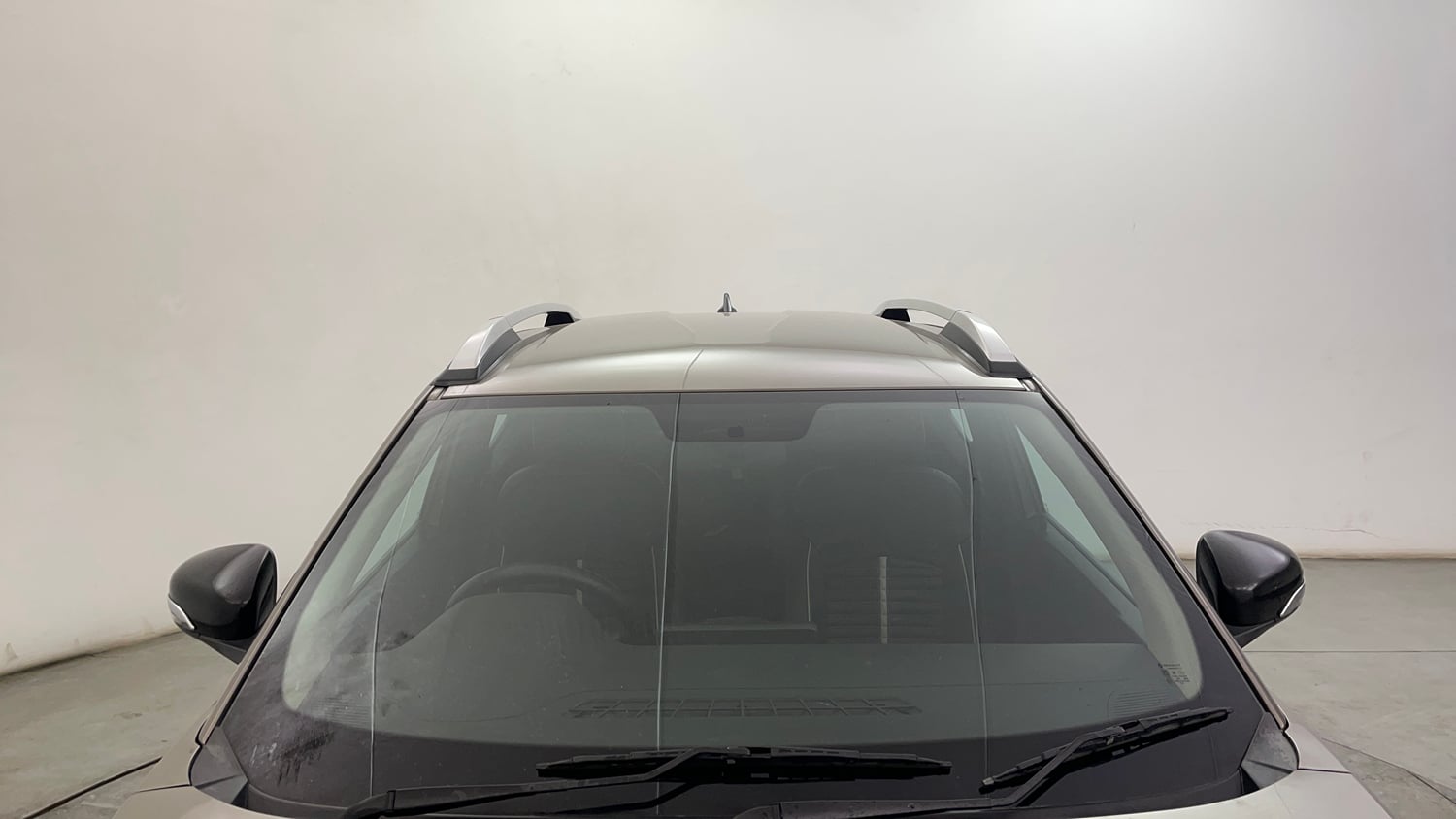 Used 2021 Renault Kiger RXT 1.0 Turbo MT Petrol Manual exterior FRONT WINDSHIELD VIEW