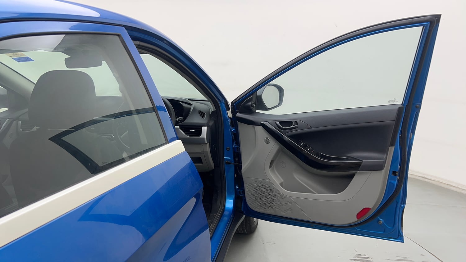 Used 2018 Tata Nexon XM Petrol Manual interior RIGHT FRONT DOOR OPEN VIEW