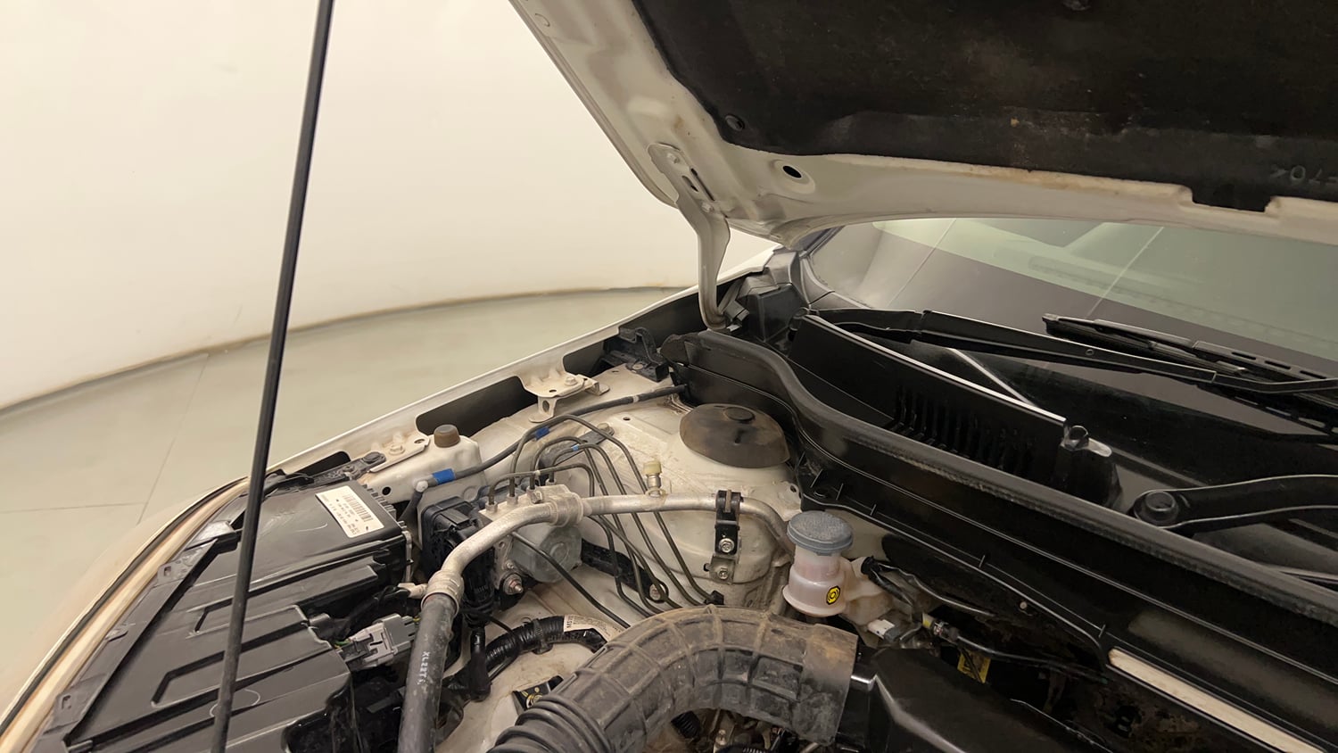 Used 2022 maruti-suzuki Vitara Brezza VXi Petrol Manual engine ENGINE RIGHT SIDE HINGE & APRON VIEW